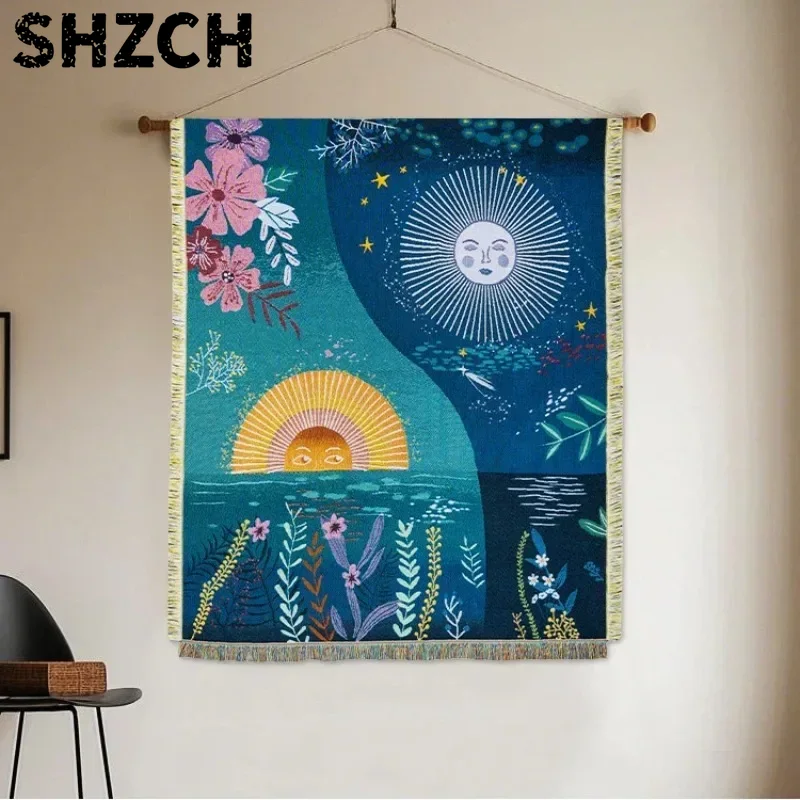 Boho Throw Blanket Fringe - 天体をモチーフにした太陽と月の織り模様が施された、ボヘミアン風の壁掛けタペストリー。花柄と星空のデザインが特徴で、フリンジ付きのジャカード織りのブランケットとしても使用可能。